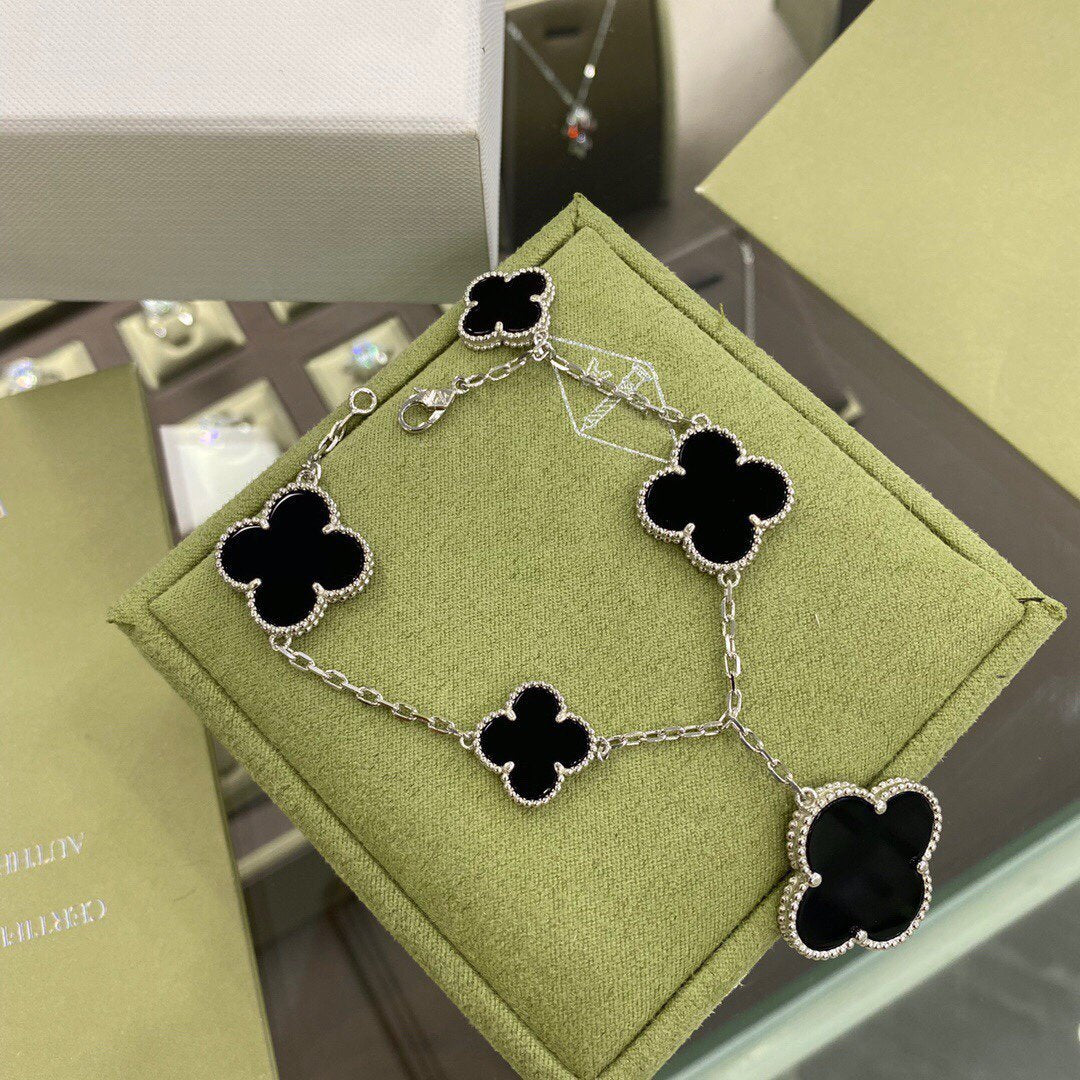 [CharmAmor]CLOVER 5 MOTIFS SIVLER ONYX BRACELET
