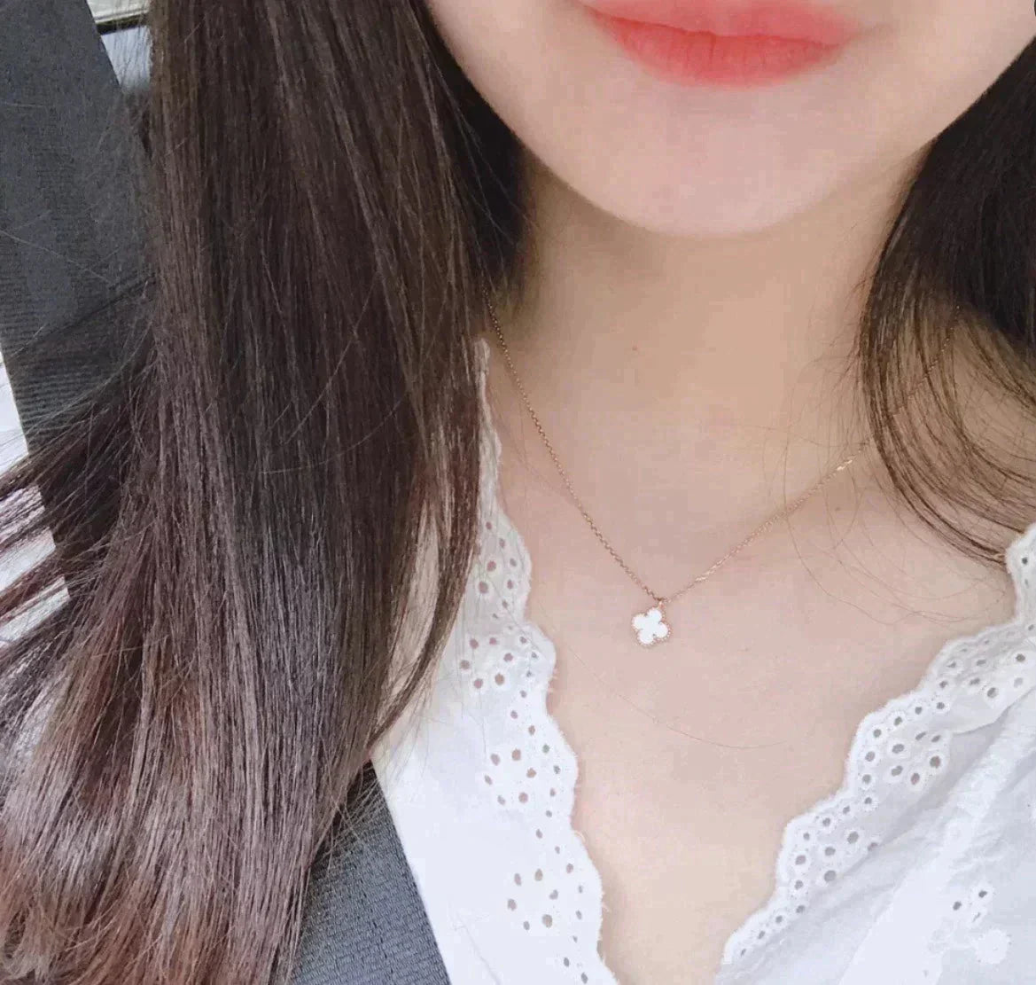 [CharmAmor]CLOVER MINI 9.5MM WHITE MOTHER-OF-PEARL NECKLACE