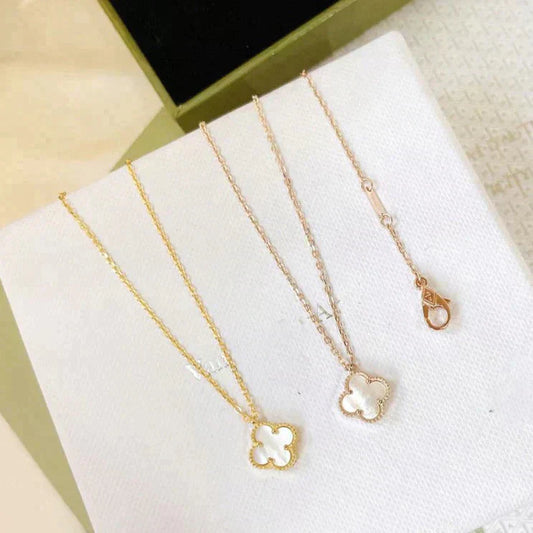 [CharmAmor]CLOVER MINI 9.5MM WHITE MOTHER-OF-PEARL NECKLACE