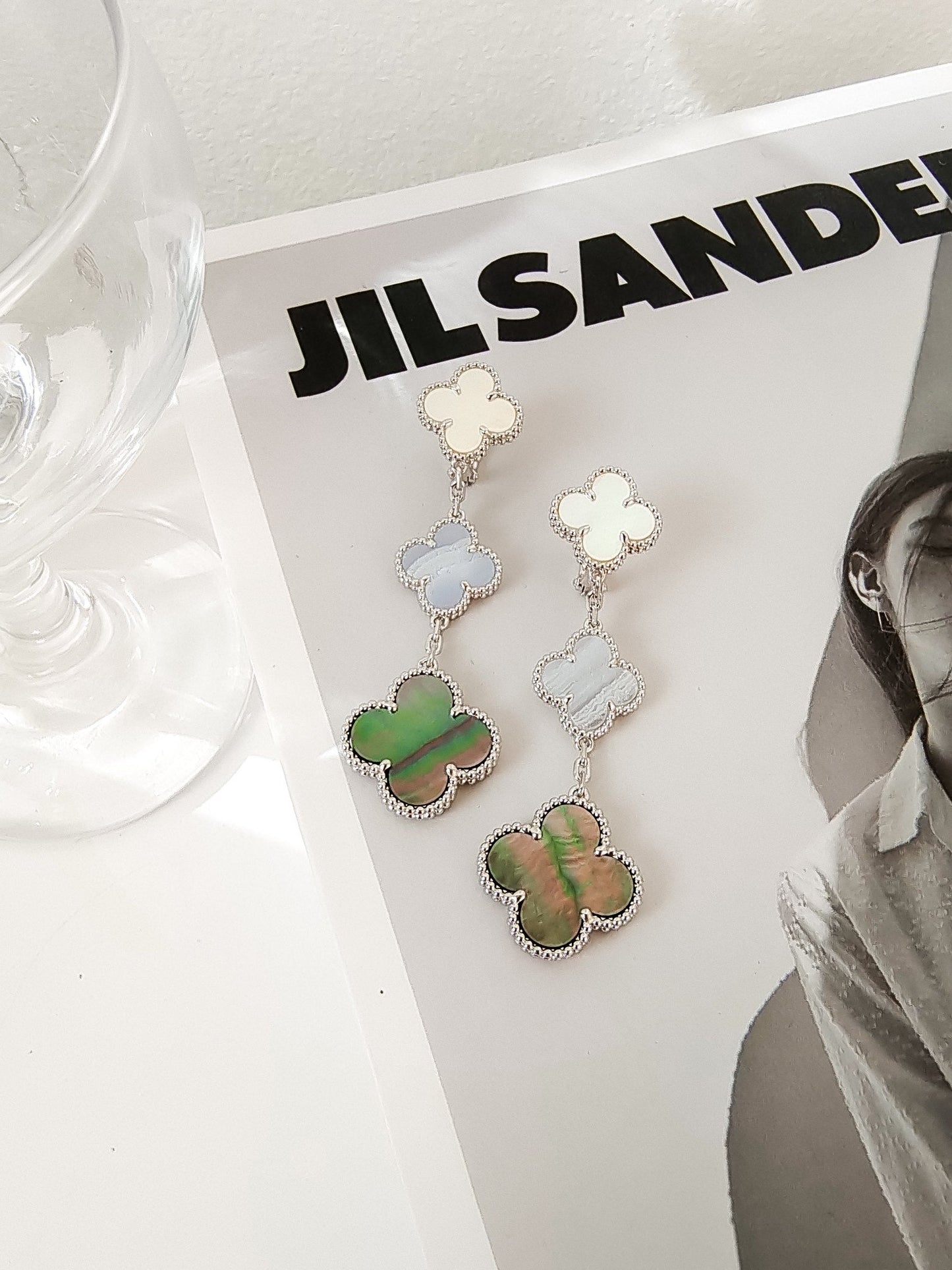 [CharmAmor]CLOVER 3 MOTIFS CHALCEDONY DARK MOP SILVER EARRINGS