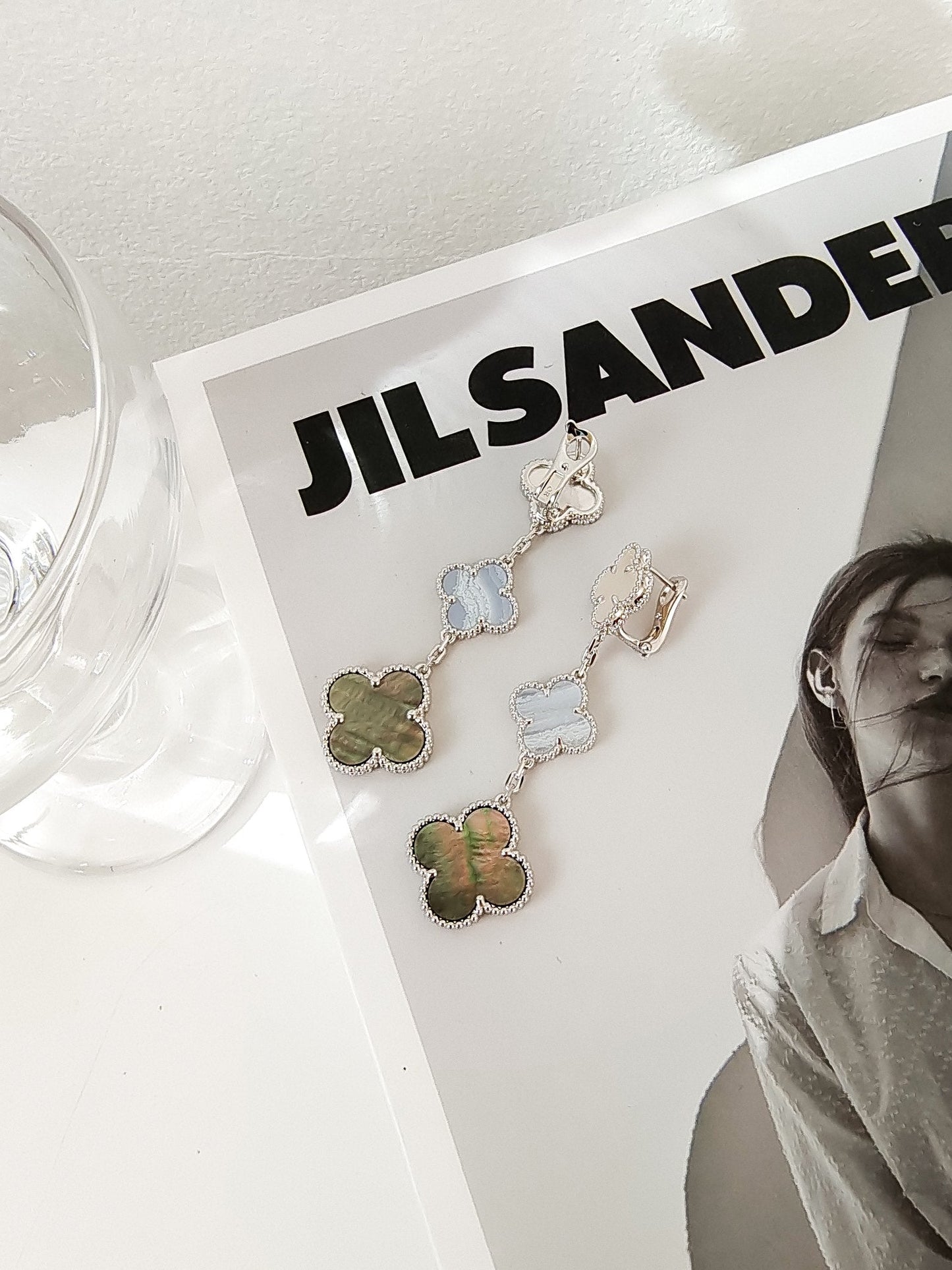[CharmAmor]CLOVER 3 MOTIFS CHALCEDONY DARK MOP SILVER EARRINGS
