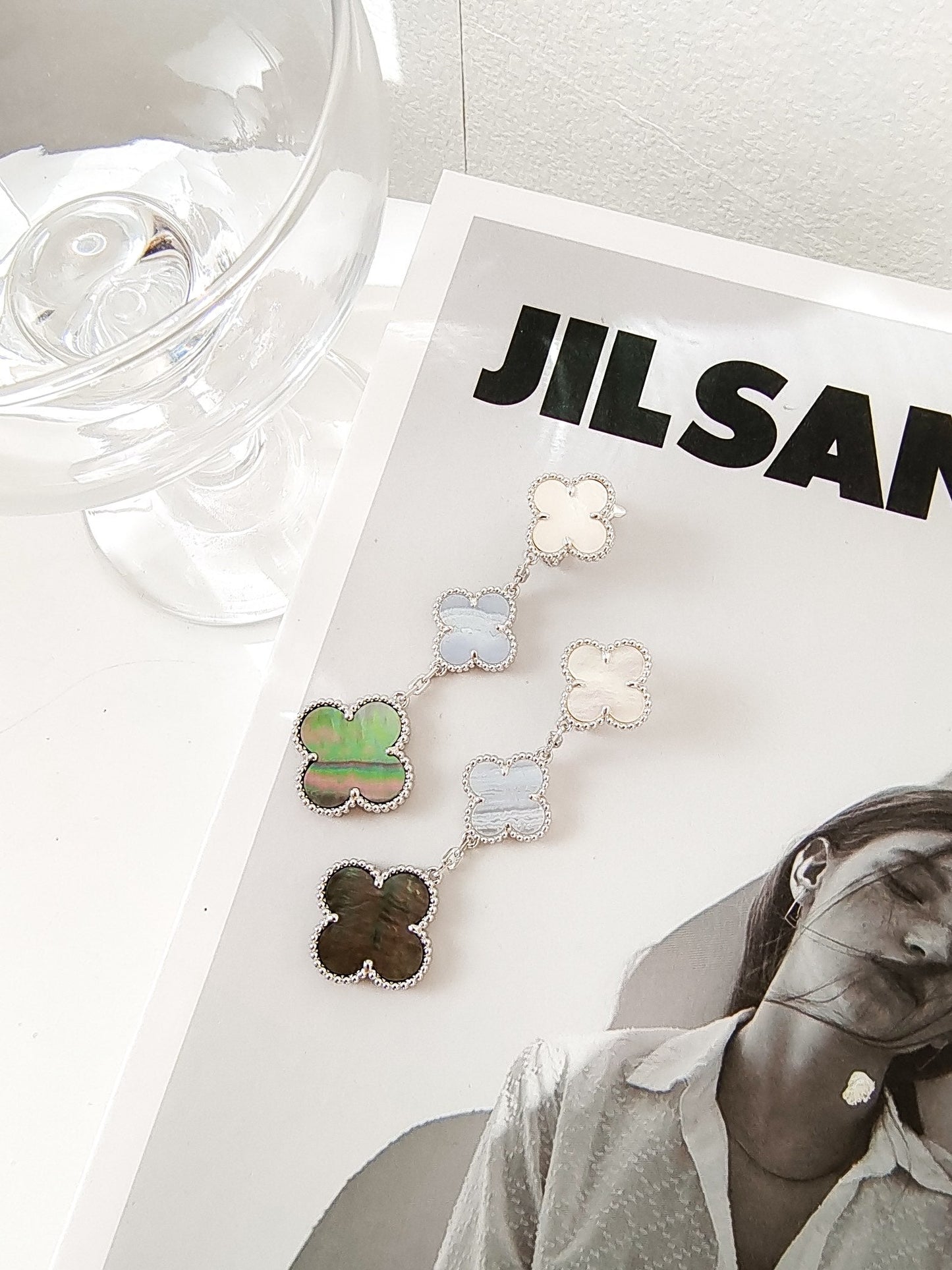 [CharmAmor]CLOVER 3 MOTIFS CHALCEDONY DARK MOP SILVER EARRINGS