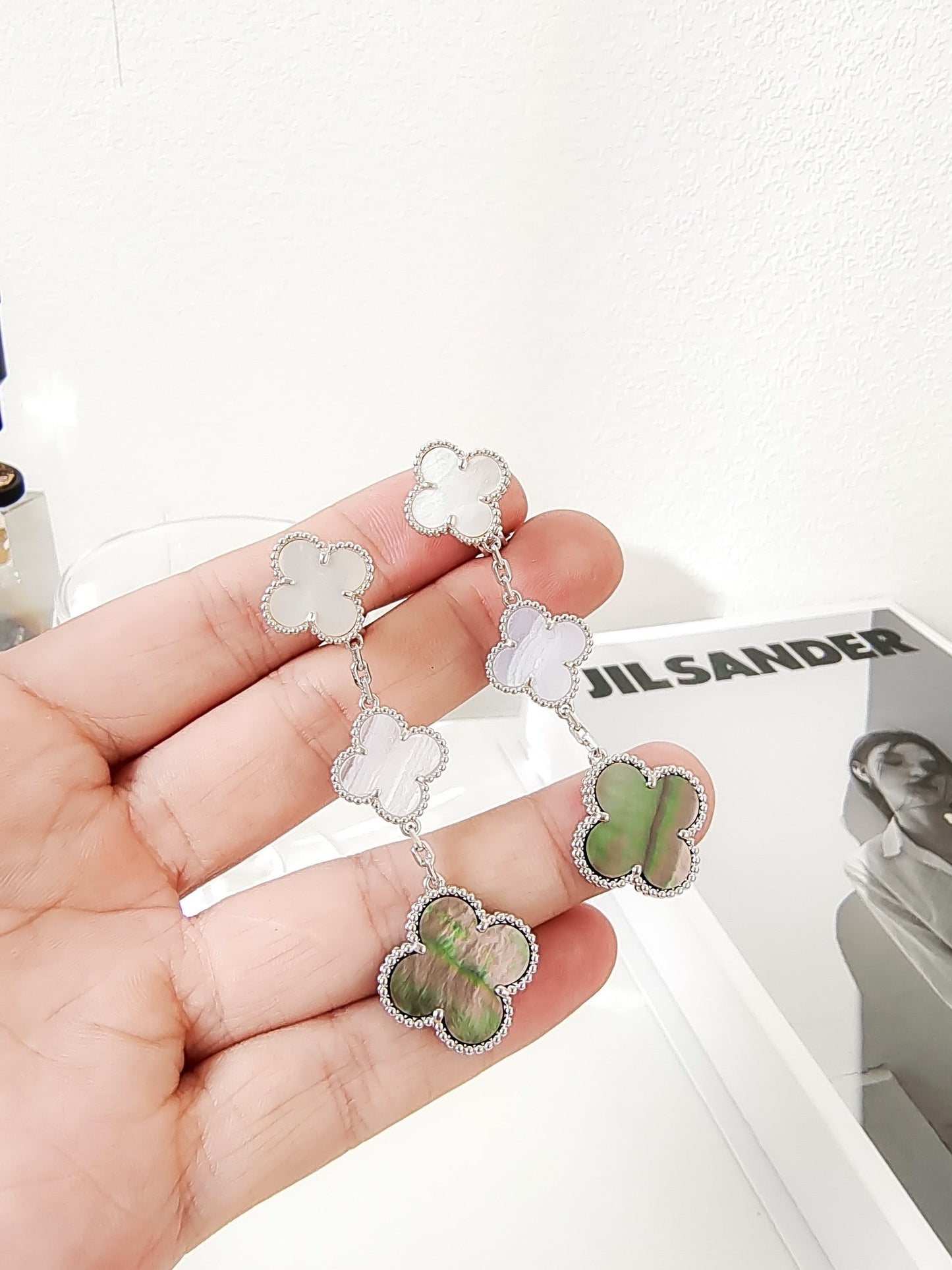 [CharmAmor]CLOVER 3 MOTIFS CHALCEDONY DARK MOP SILVER EARRINGS