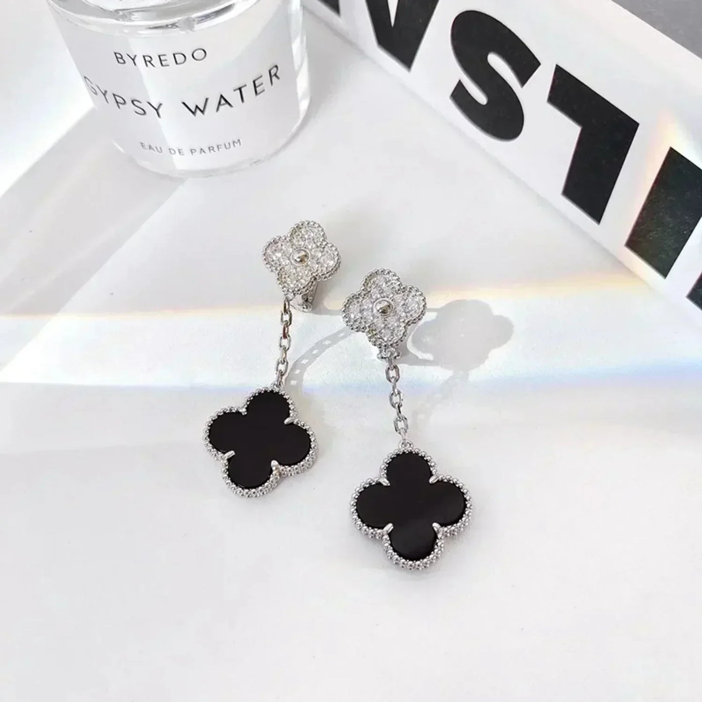 [CharmAmor]CLOVER 2 MOTIFS  DIAMOND ONYX EARRINGS SILVER