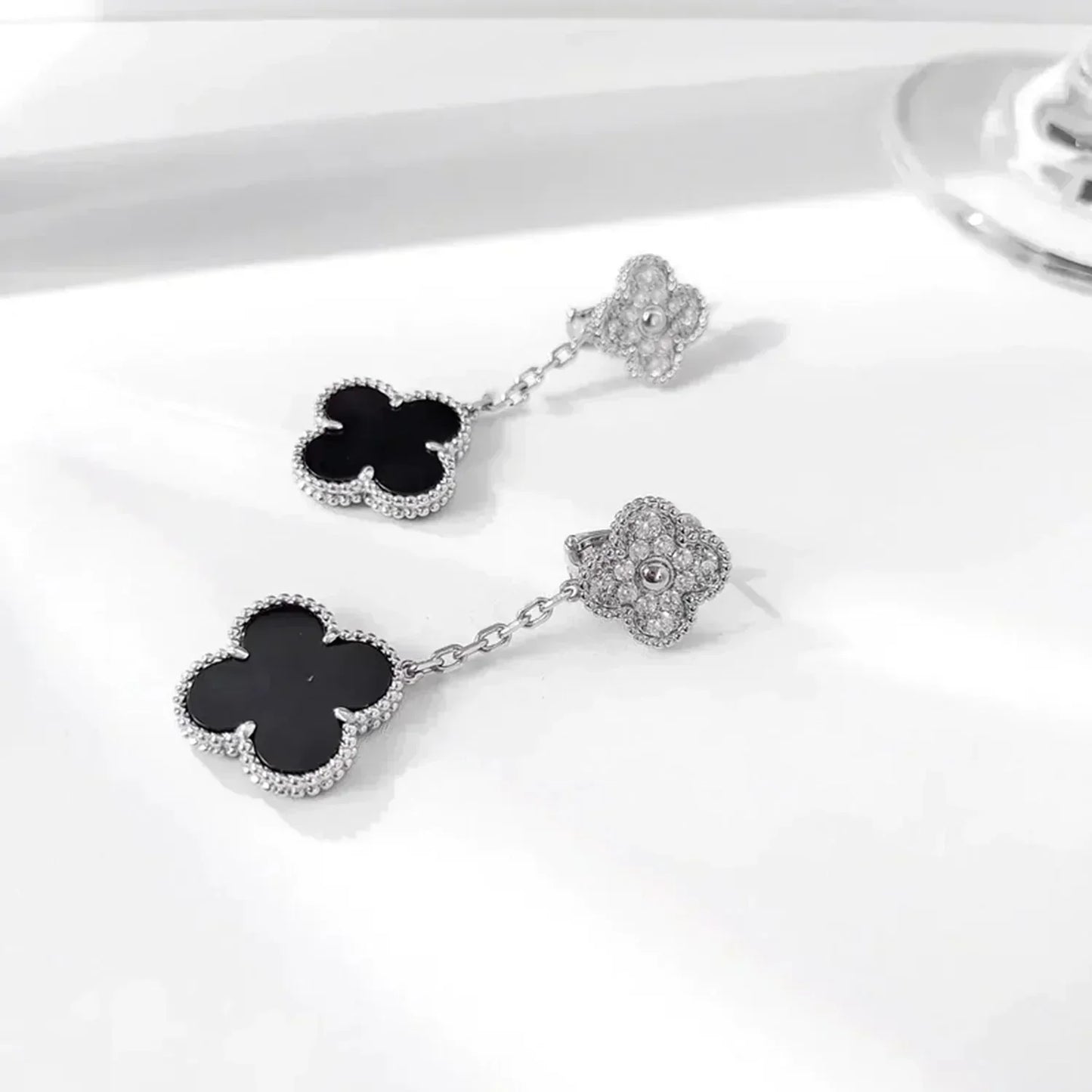 [CharmAmor]CLOVER 2 MOTIFS  DIAMOND ONYX EARRINGS SILVER