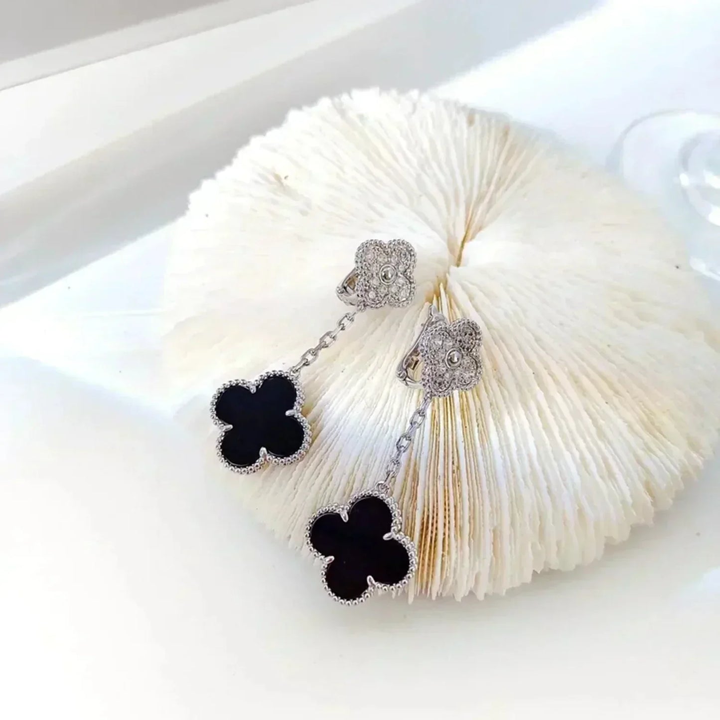 [CharmAmor]CLOVER 2 MOTIFS  DIAMOND ONYX EARRINGS SILVER