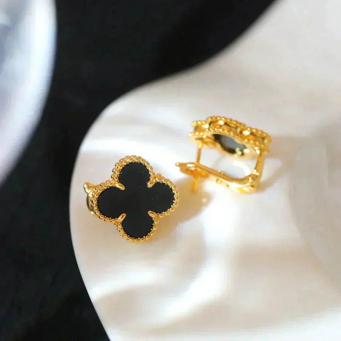[CharmAmor]CLOVER MEDIUM 1 MOTIFS  ONYX STUD EARRINGS