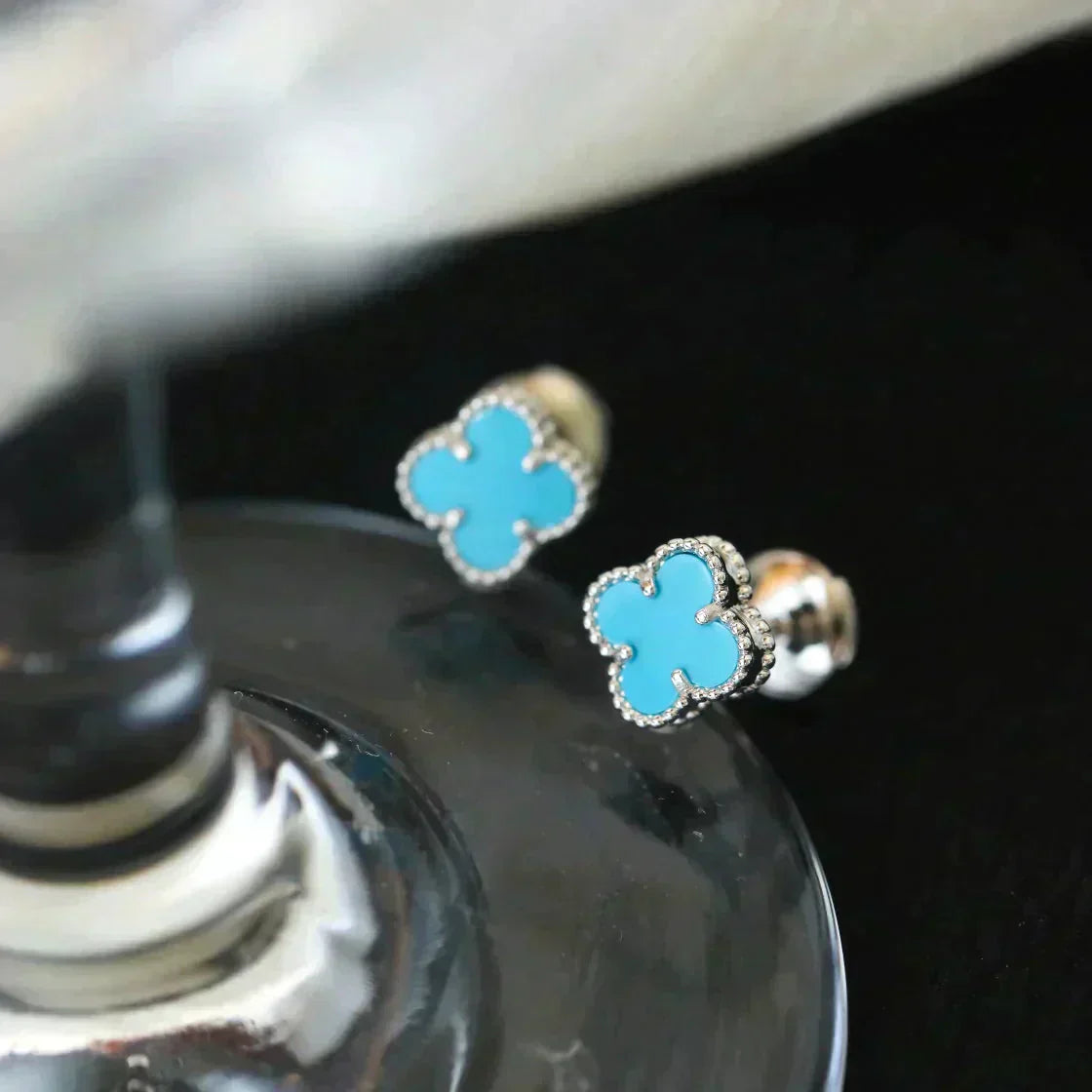 [CharmAmor]CLOVER MINI 9.5MM ONYX STUD EARRINGS SILVER