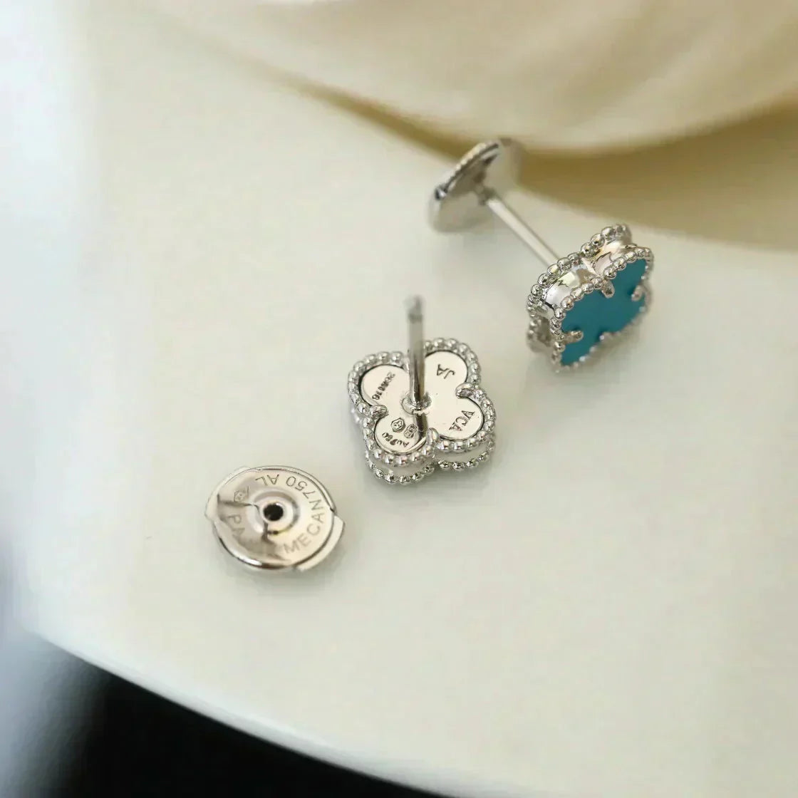 [CharmAmor]CLOVER MINI 9.5MM ONYX STUD EARRINGS SILVER