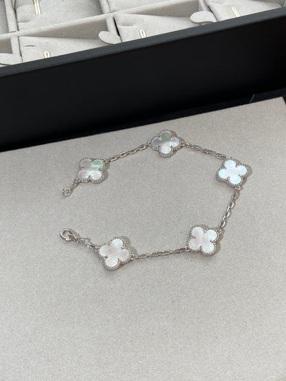 [CharmAmor] CLOVER WHITE PEARL MOP 5 MOTIF BRACELET COLLECTION