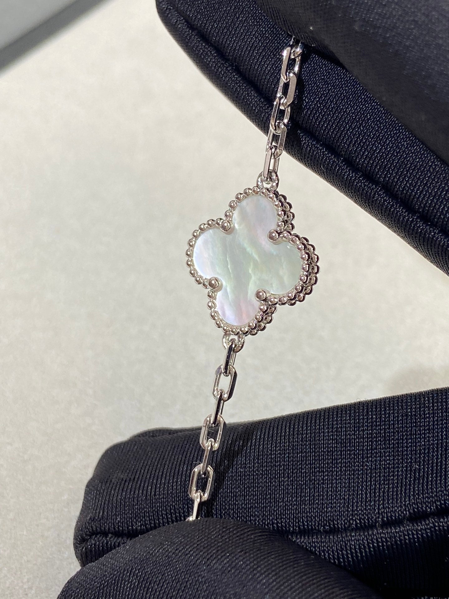 [CharmAmor]CLOVER SILVER MOP 5 MOTIF BRACELET