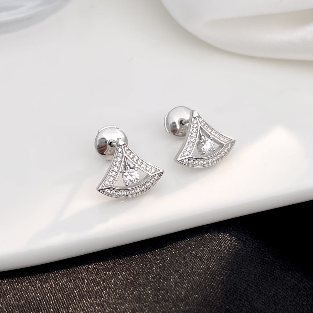 [CharmAmor]DREAM MINI DIAMOND STUD EARRINGS