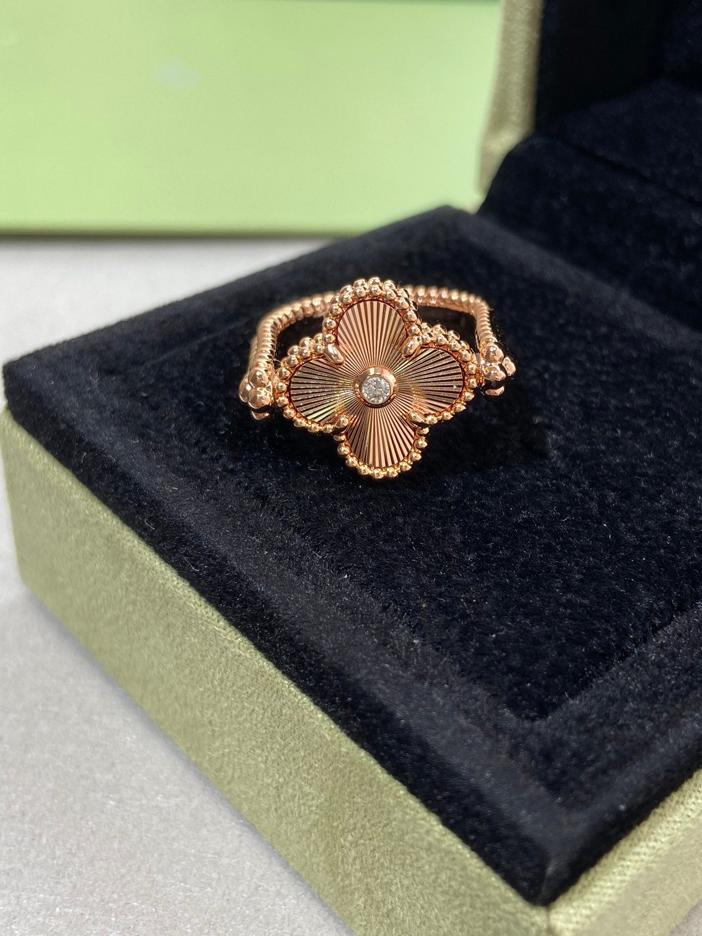 [CharmAmor]CLOVER RIVERSIBLE PINK GOLD RING
