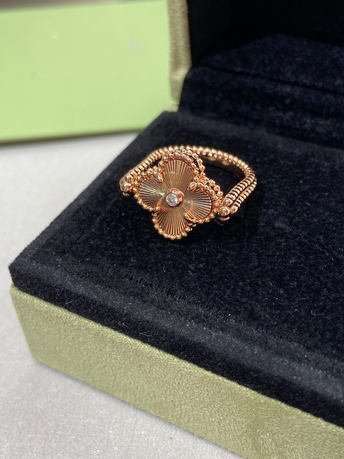 [CharmAmor]CLOVER RIVERSIBLE PINK GOLD RING
