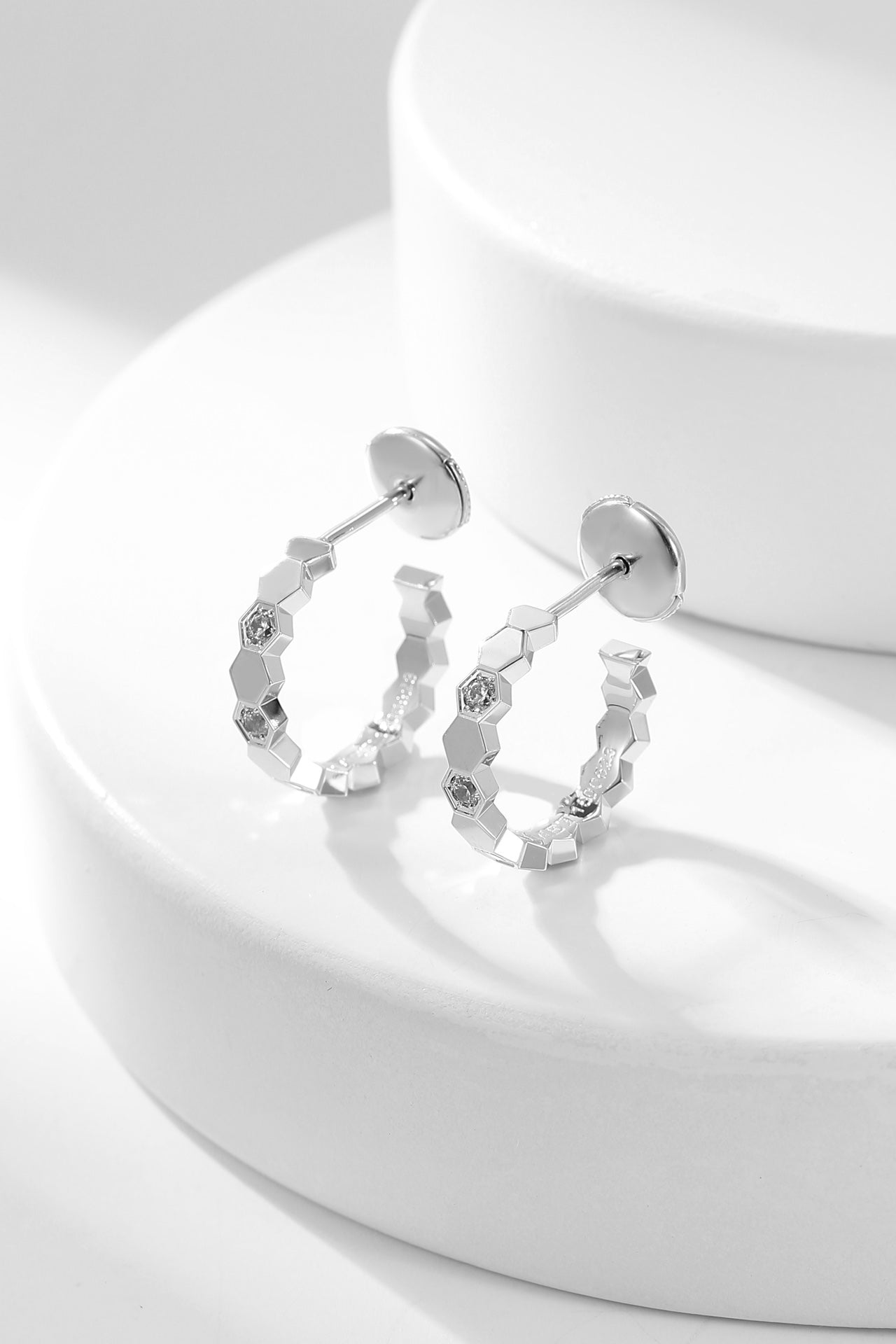 [CharmAmor]BEE LOVE DIAMOND HOOP EARRINGS