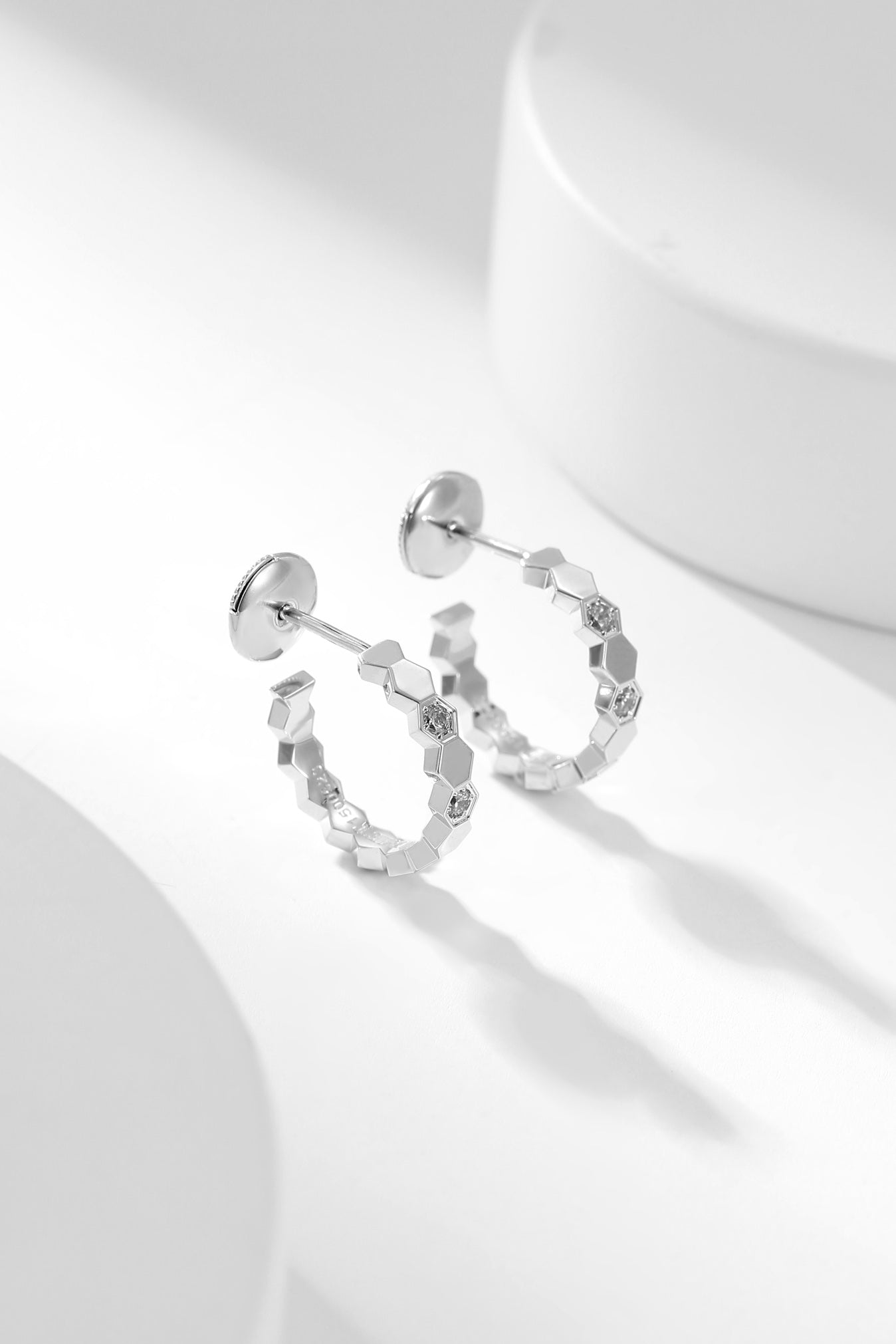 [CharmAmor]BEE LOVE DIAMOND HOOP EARRINGS