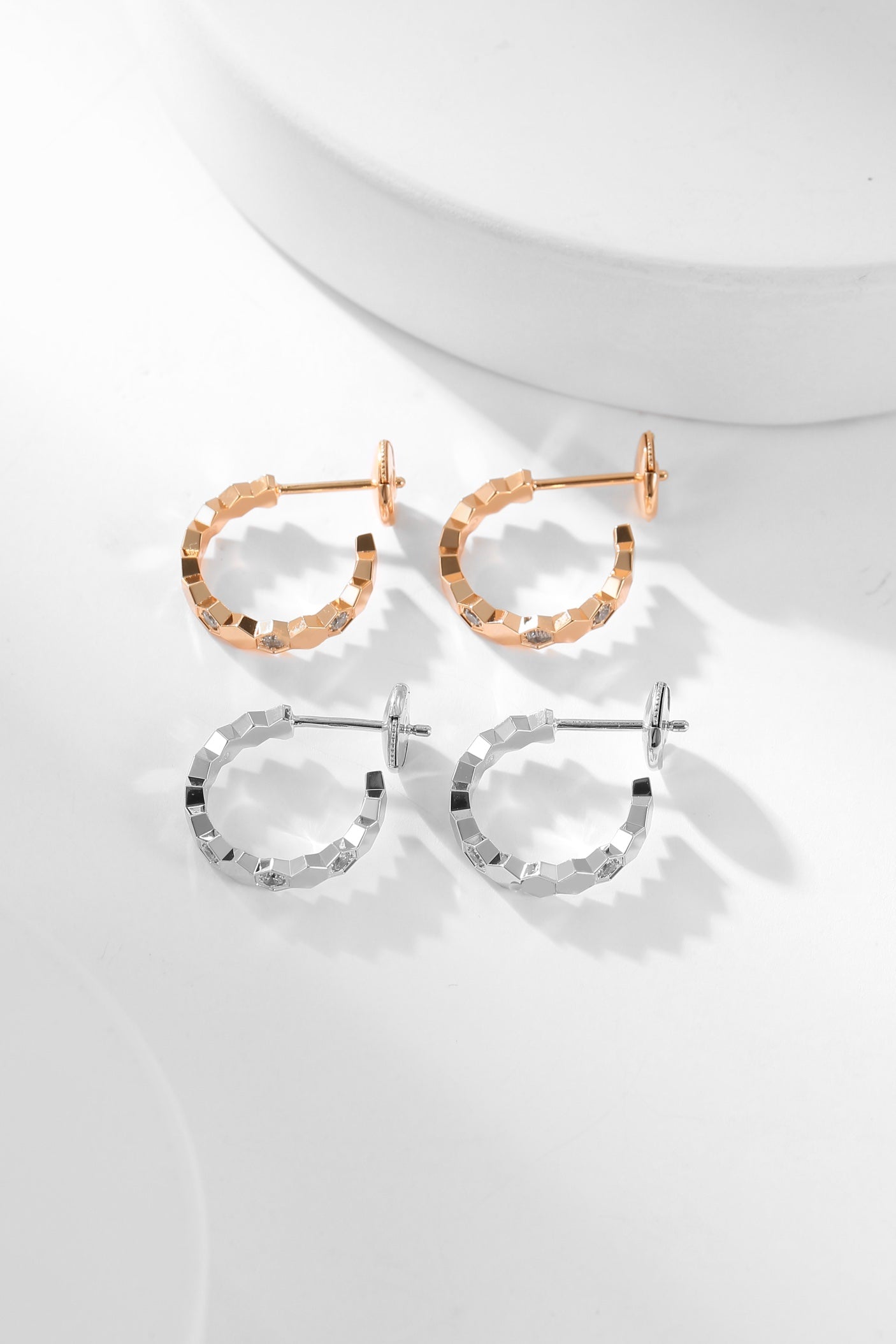 [CharmAmor]BEE LOVE DIAMOND HOOP EARRINGS