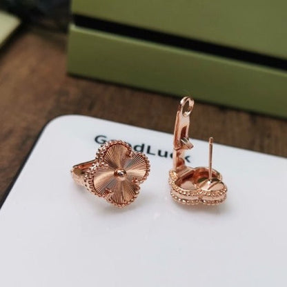 [CharmAmor]CLOVER MEDIUM STUD EARRINGS