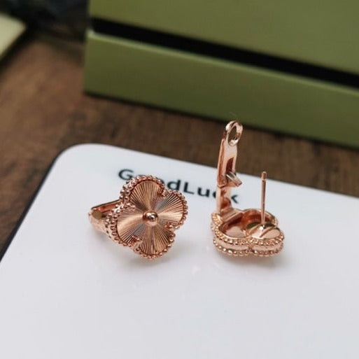 [CharmAmor]CLOVER MEDIUM STUD EARRINGS