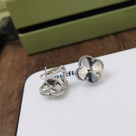 [CharmAmor]CLOVER MEDIUM STUD EARRINGS