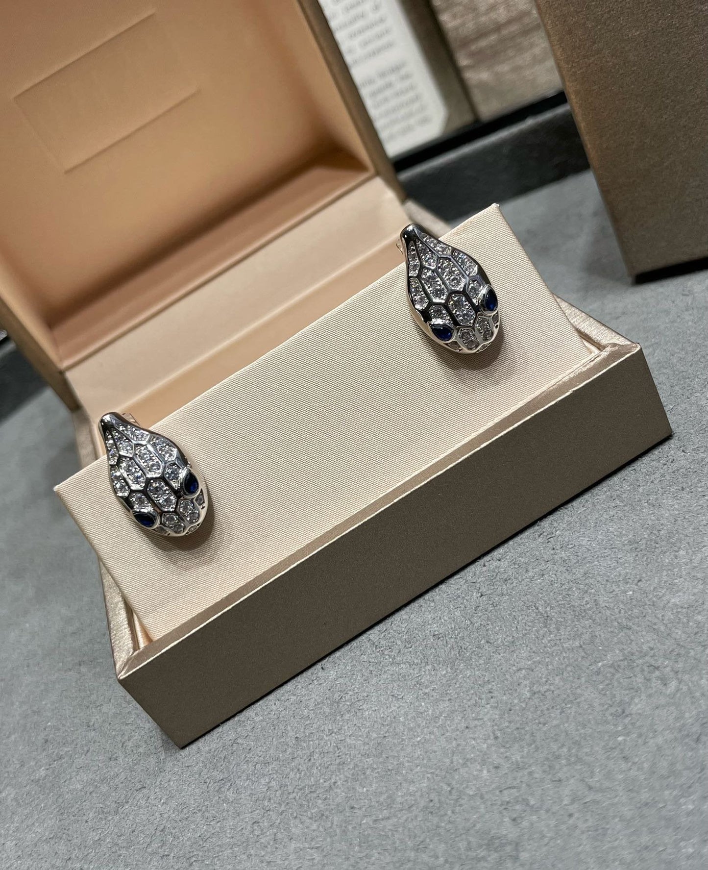 [CharmAmor]SERPENT DIAMOND STUD EARRINGS
