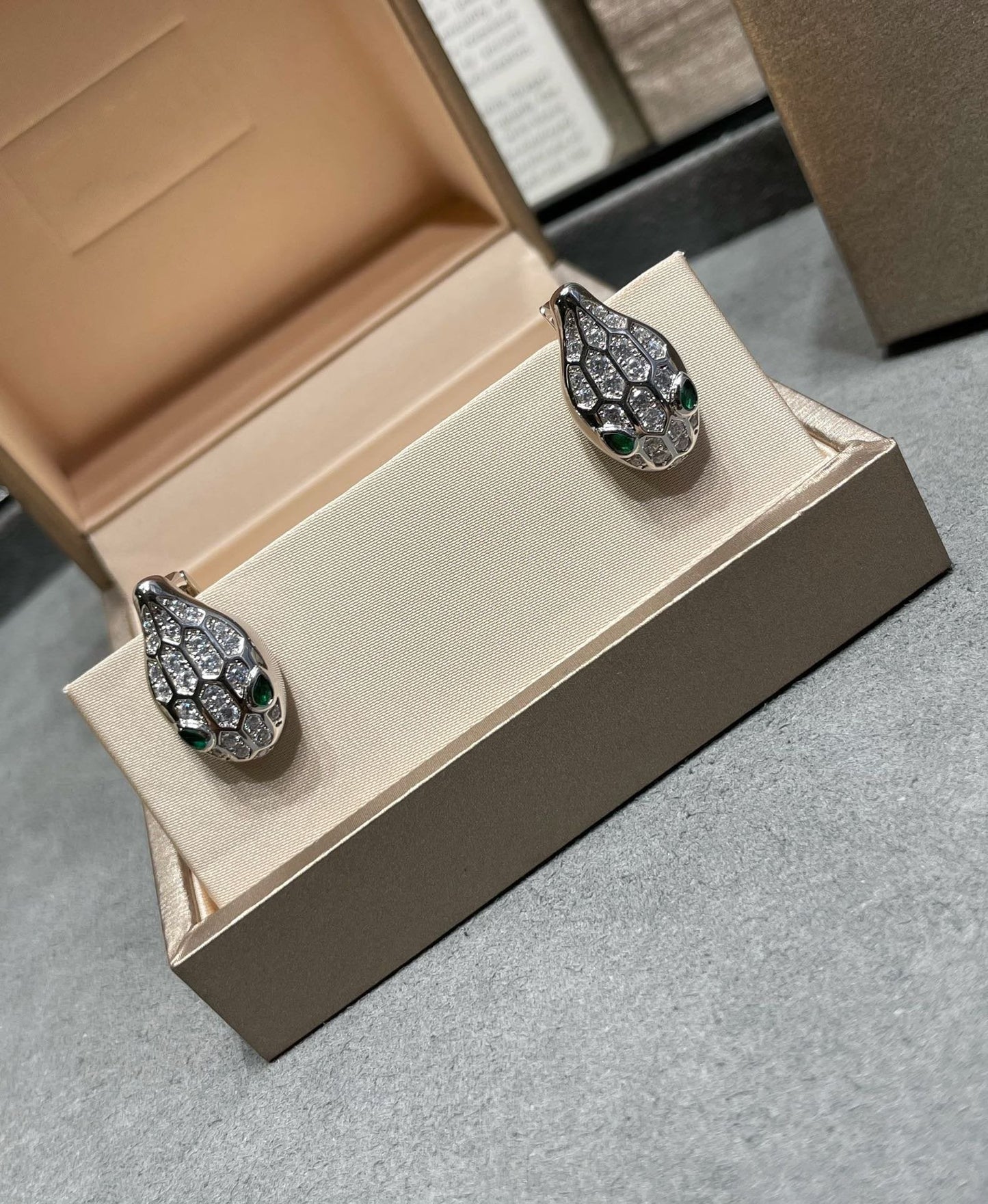 [CharmAmor]SERPENT DIAMOND STUD EARRINGS