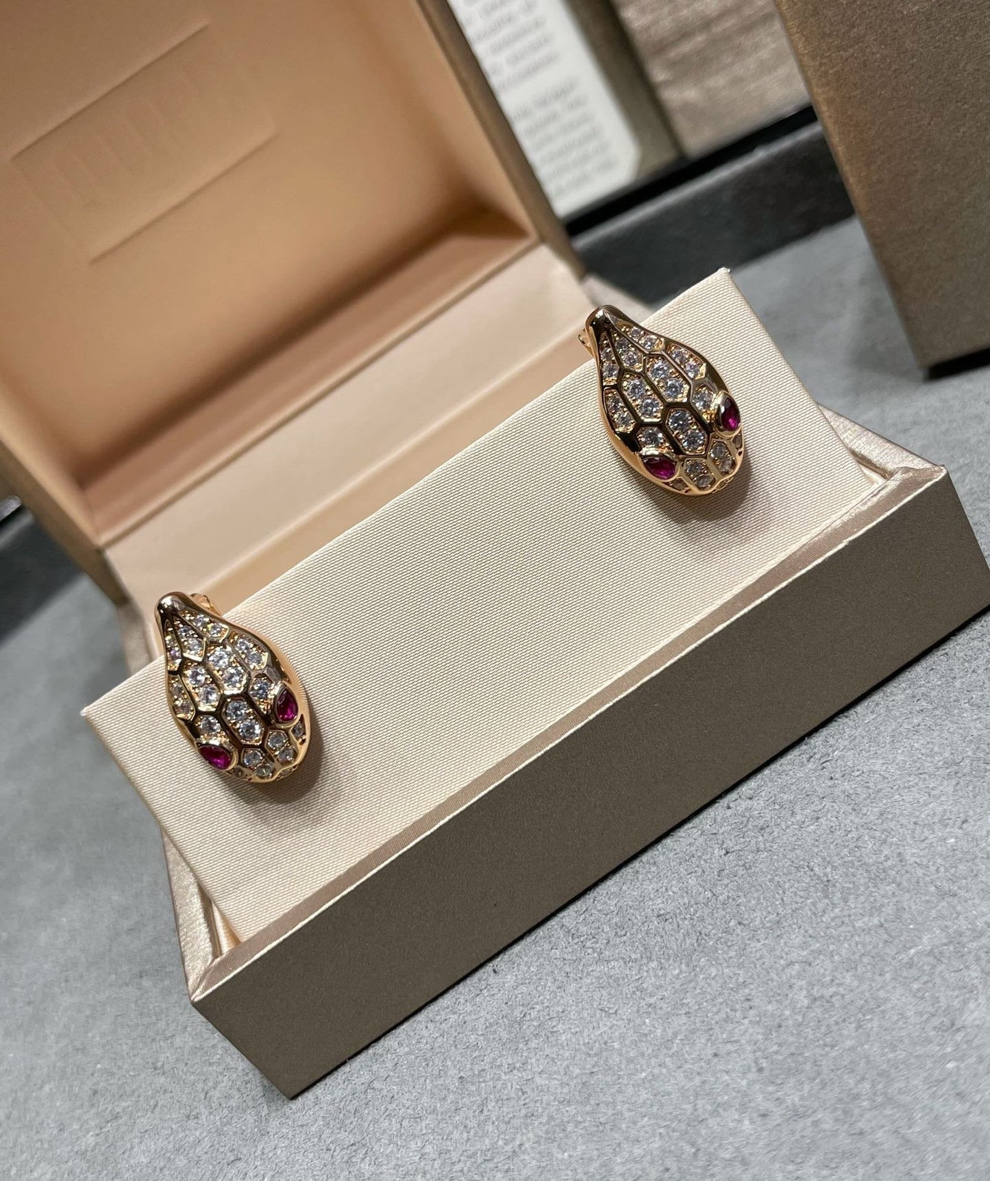 [CharmAmor]SERPENT DIAMOND STUD EARRINGS
