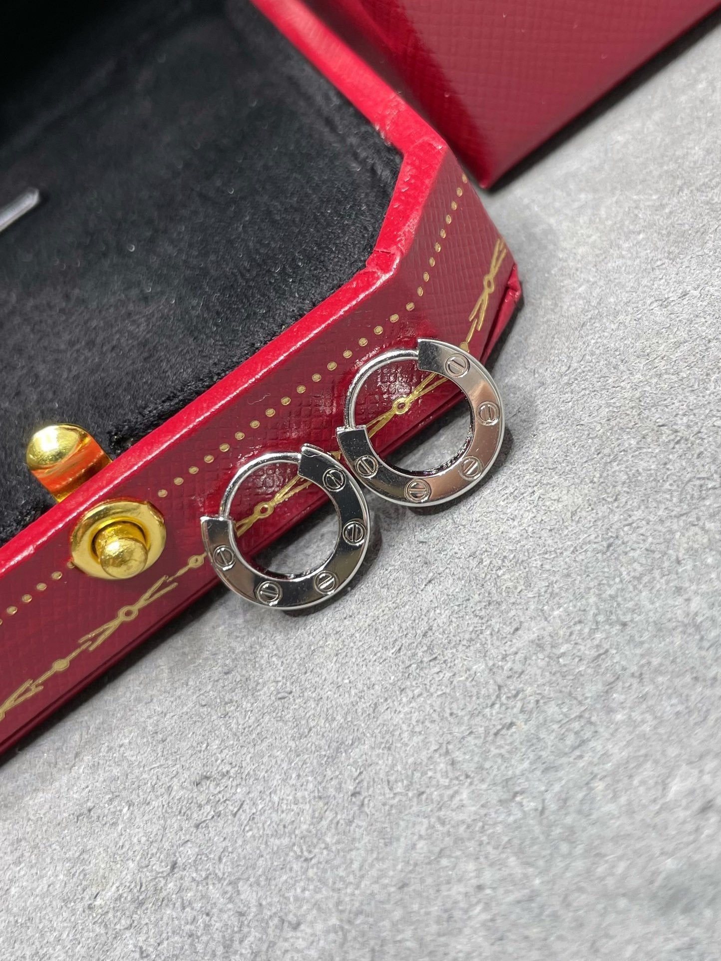 [CharmAmor]LOVE MINI EARRINGS