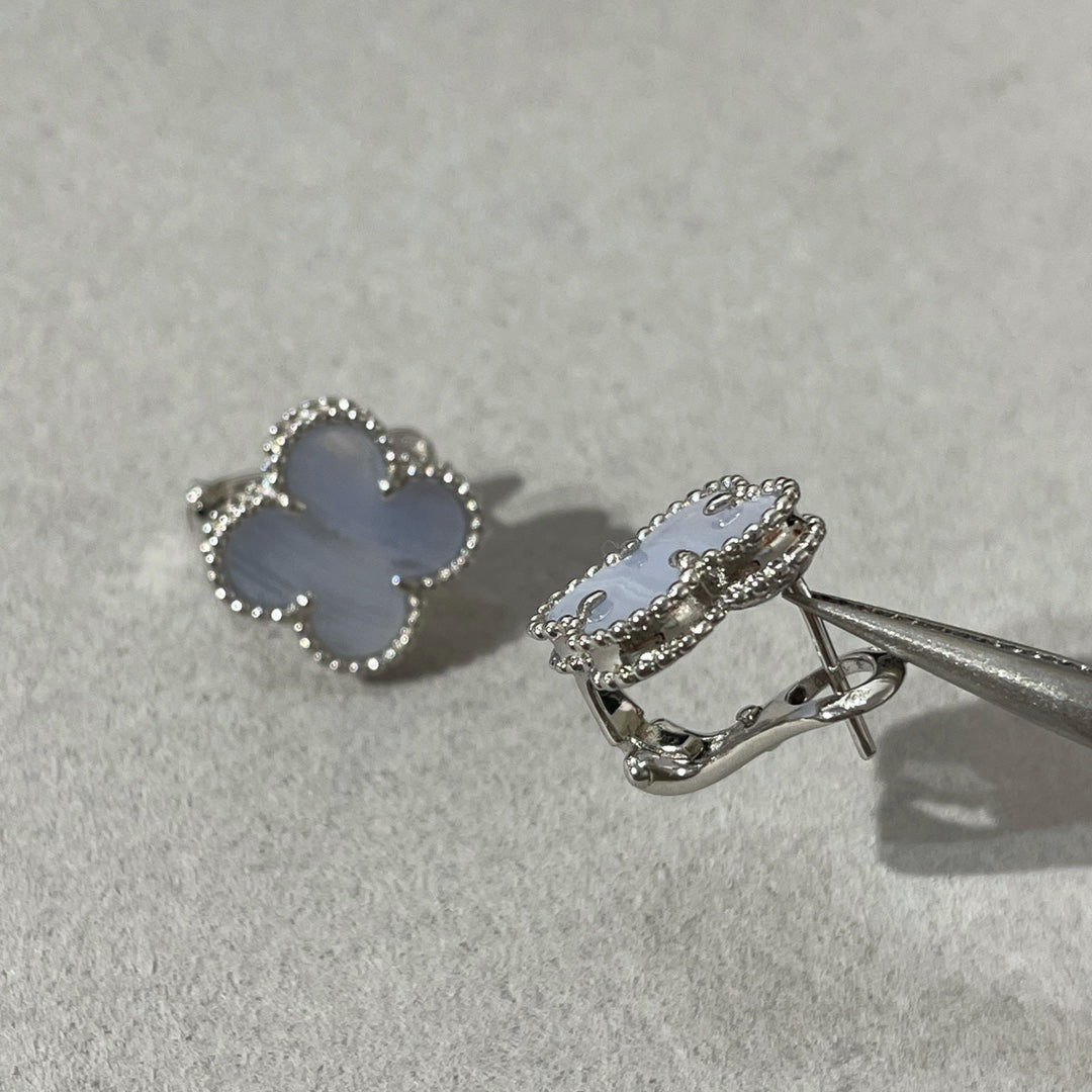 [CharmAmor]CLOVER CHALCEDONY SILVER STUD EARRINGS
