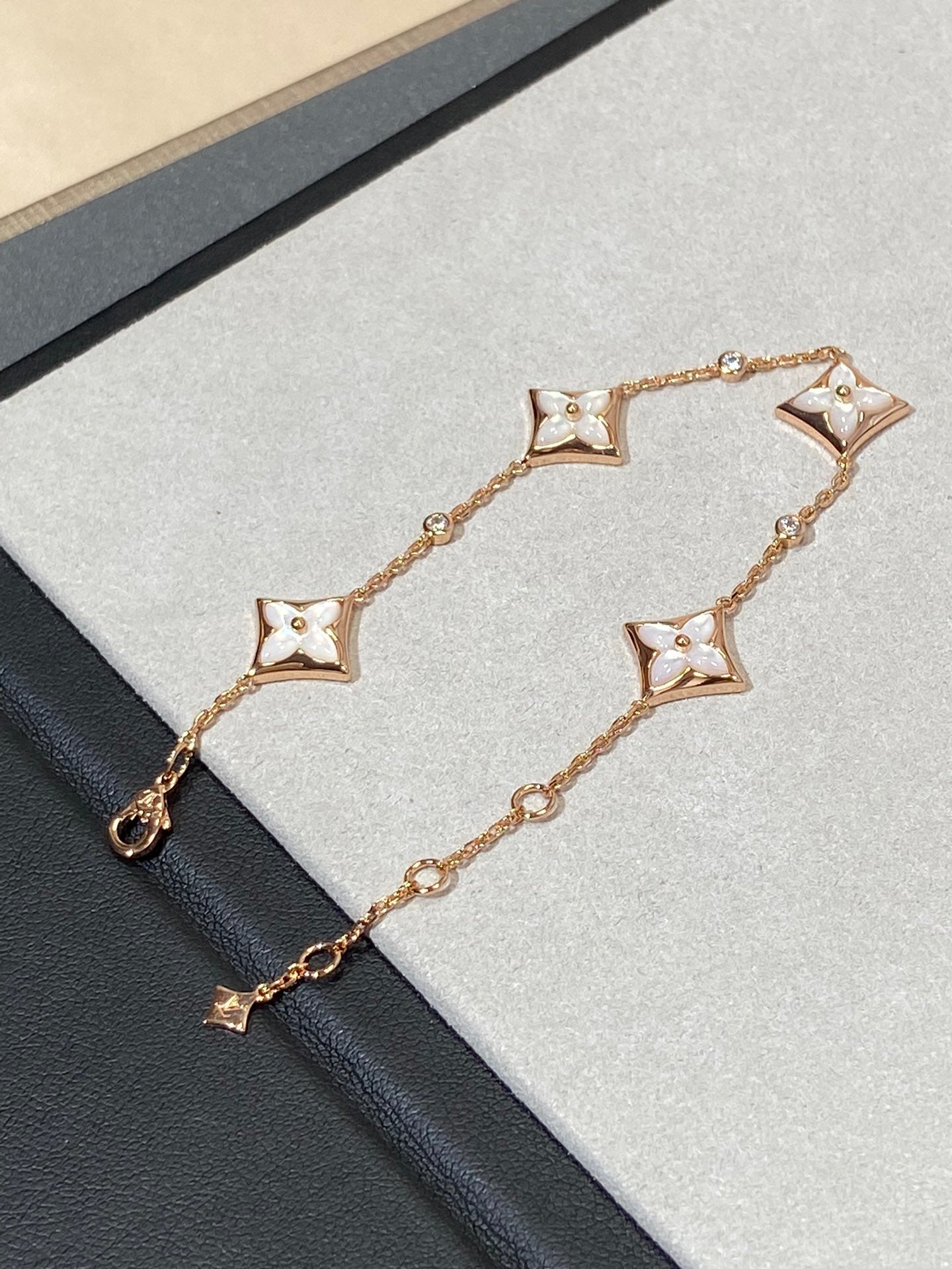 [CharmAmor]STAR 4 MOTIF MOP DIAMOND PINK GOLD BRACELET