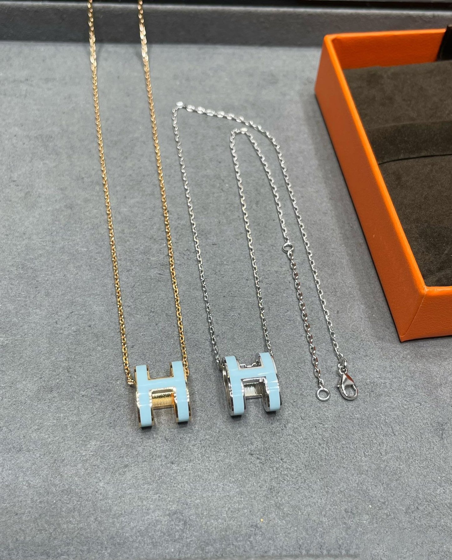 [CharmAmor]POP H SKY BLUE NECKLACE