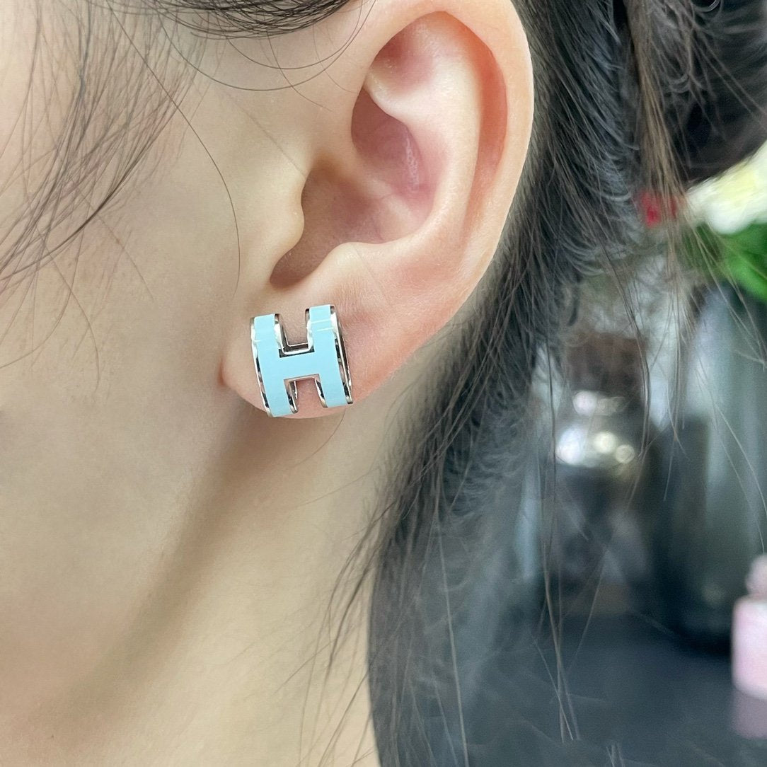 [CharmAmor]POP H SKY BLUE STUD EARRINGS