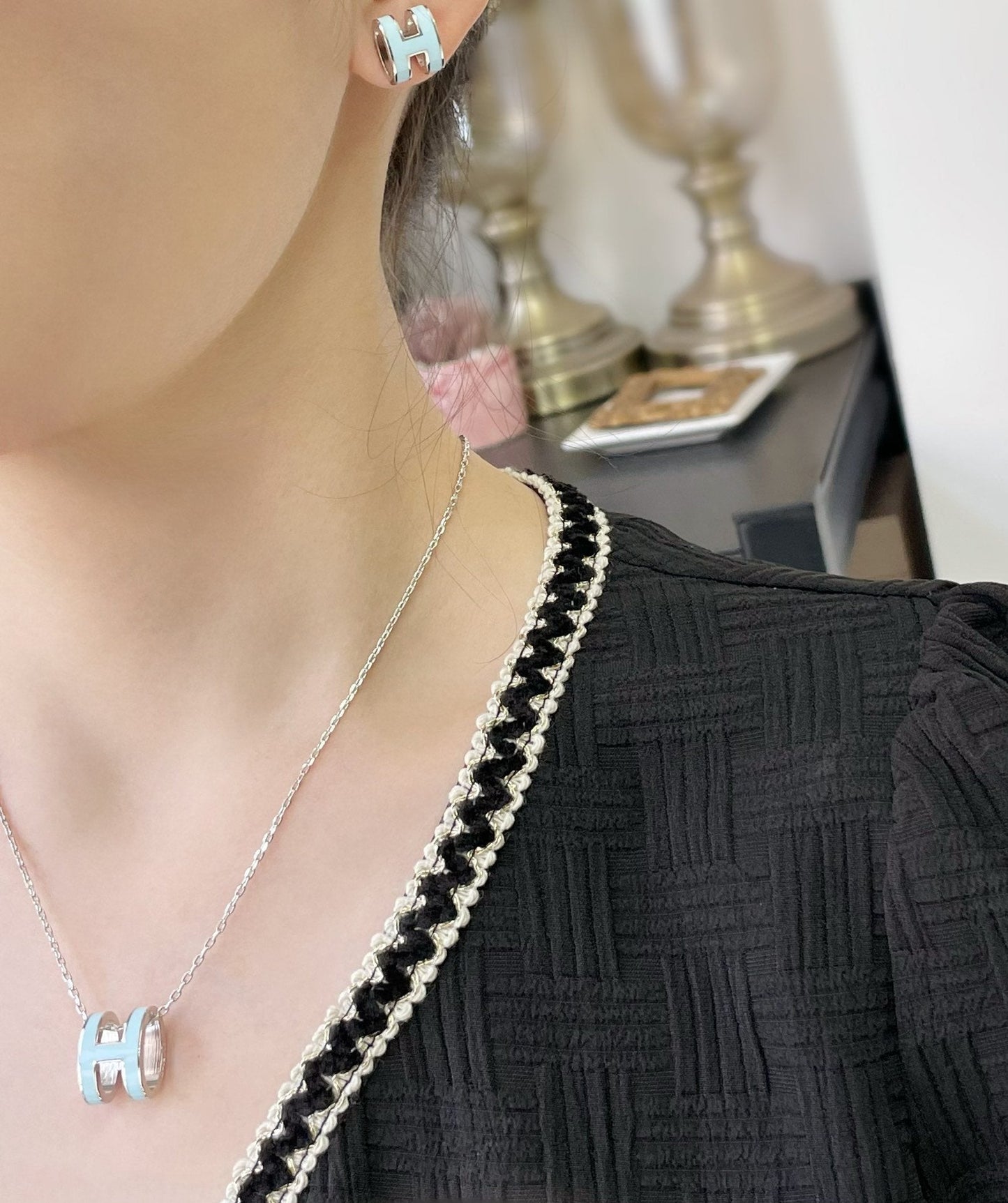 [CharmAmor]POP H SKY BLUE STUD EARRINGS