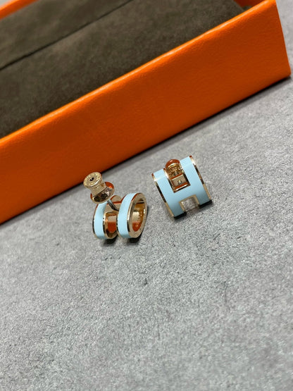 [CharmAmor]POP H SKY BLUE STUD EARRINGS