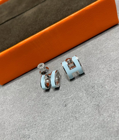 [CharmAmor]POP H SKY BLUE STUD EARRINGS