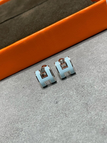[CharmAmor]POP H SKY BLUE STUD EARRINGS