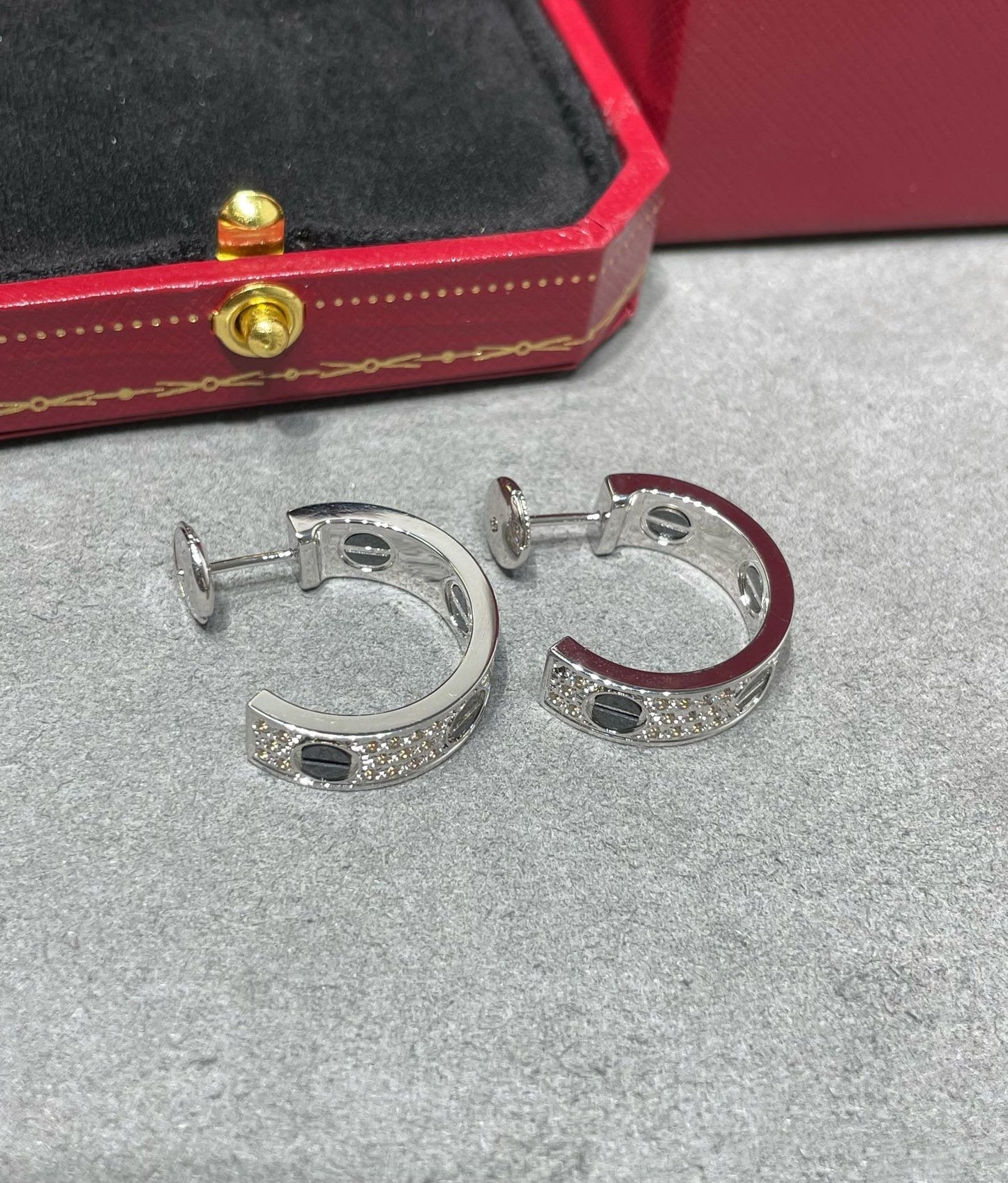 [CharmAmor]LOVE CERAMIC DIAMOND PAVED SILVER EARRINGS