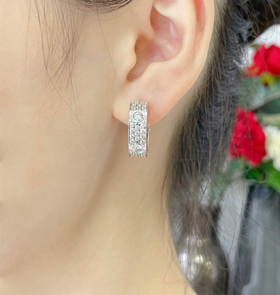 [CharmAmor]LOVE 5.5MM DIAMOND PAVED EARRINGS