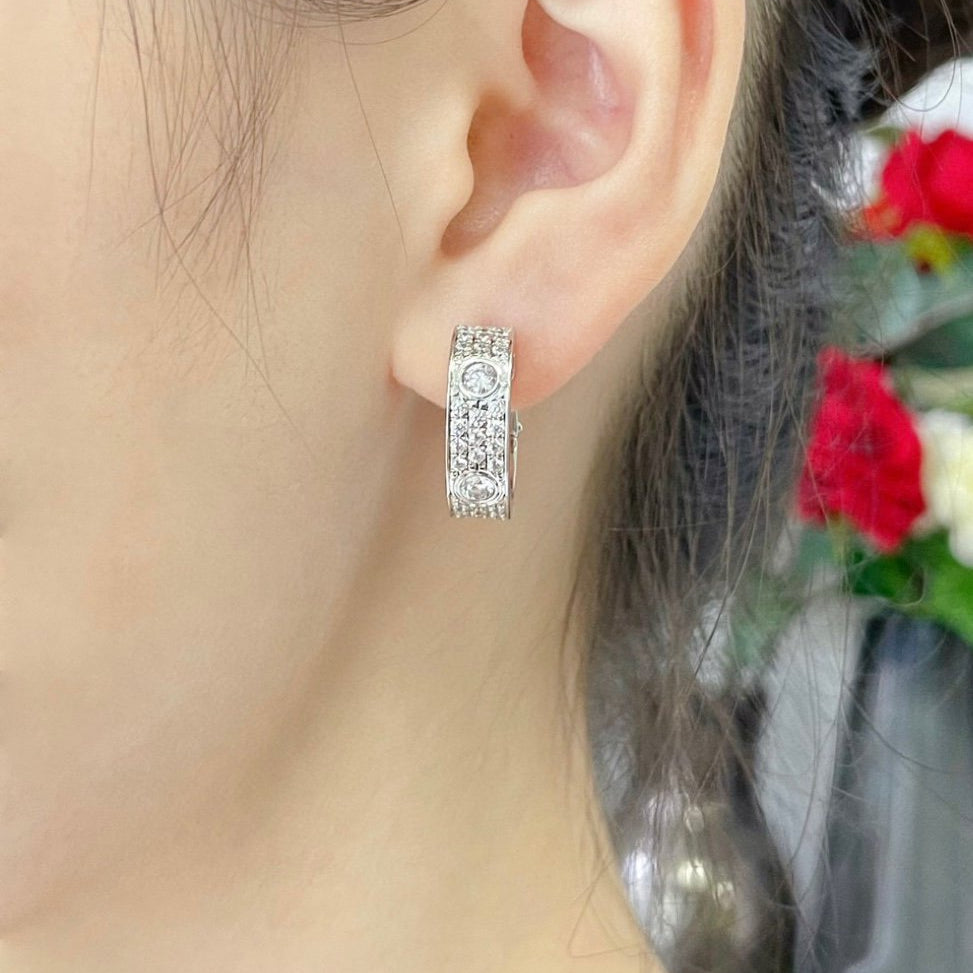 [CharmAmor]LOVE 5.5MM DIAMOND PAVED EARRINGS