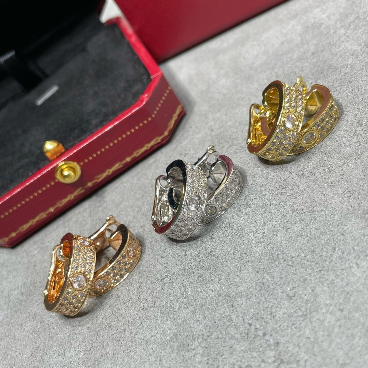 [CharmAmor]LOVE 5.5MM DIAMOND PAVED EARRINGS