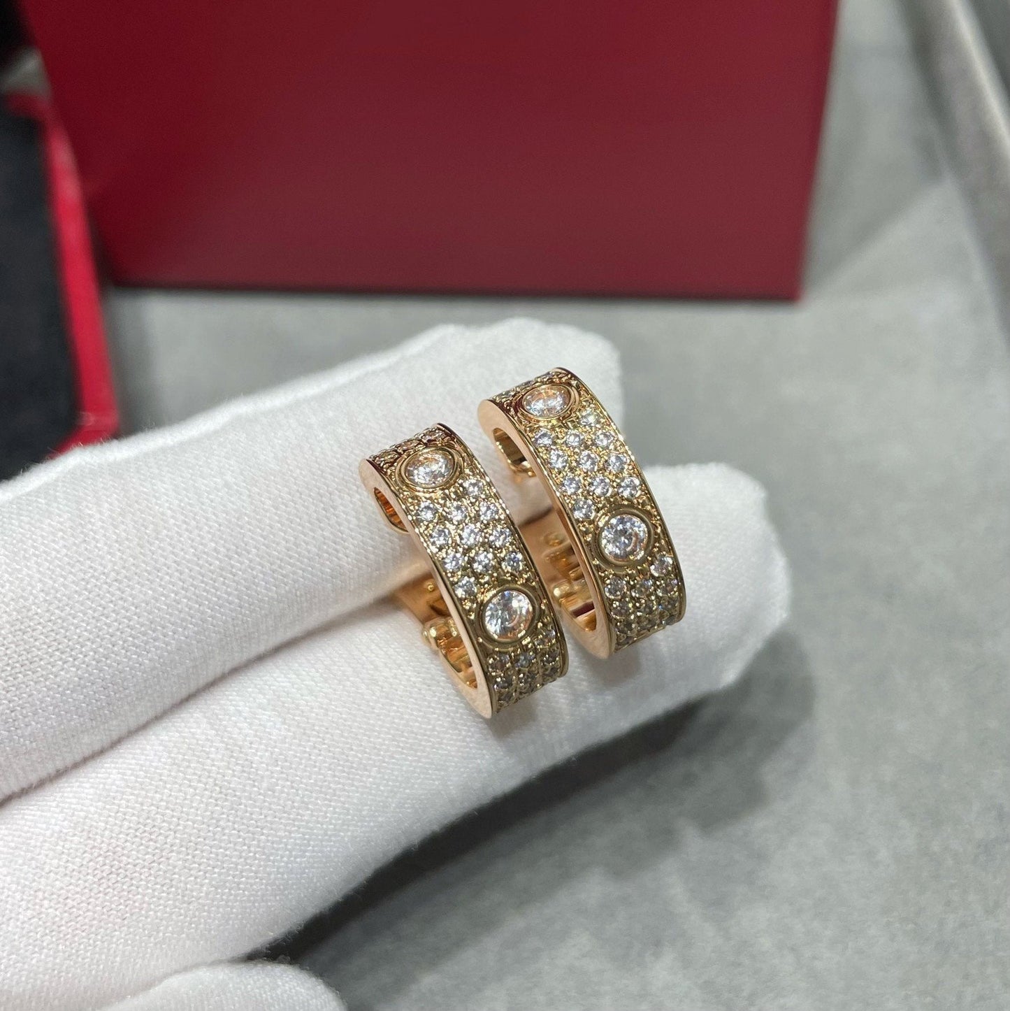 [CharmAmor]LOVE 5.5MM DIAMOND PAVED EARRINGS