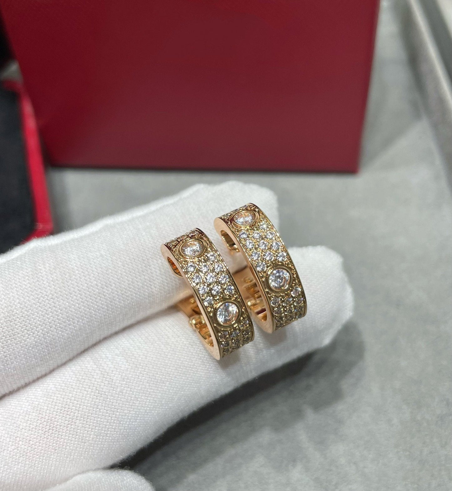 [CharmAmor]LOVE 5.5MM DIAMOND PAVED EARRINGS