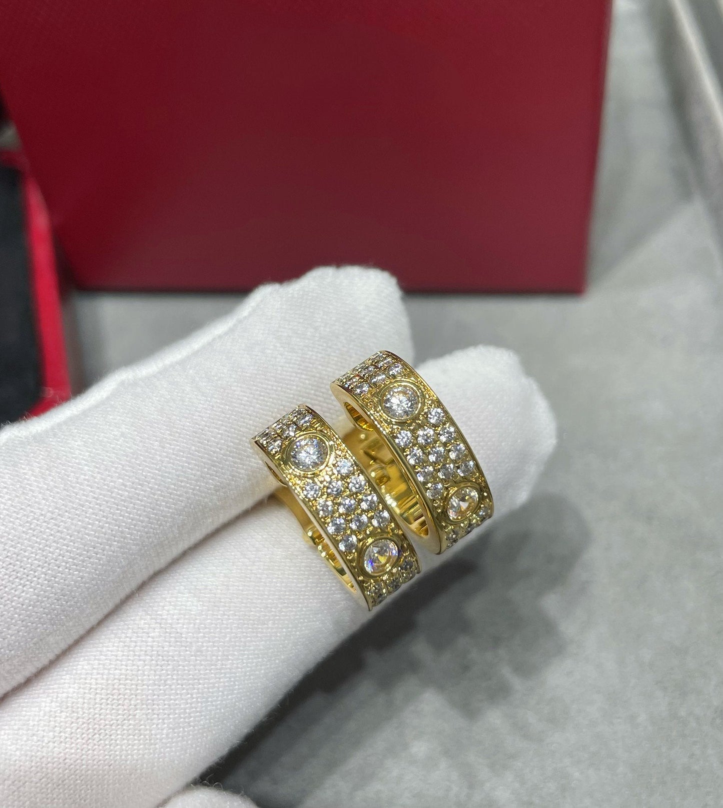 [CharmAmor]LOVE 5.5MM DIAMOND PAVED EARRINGS