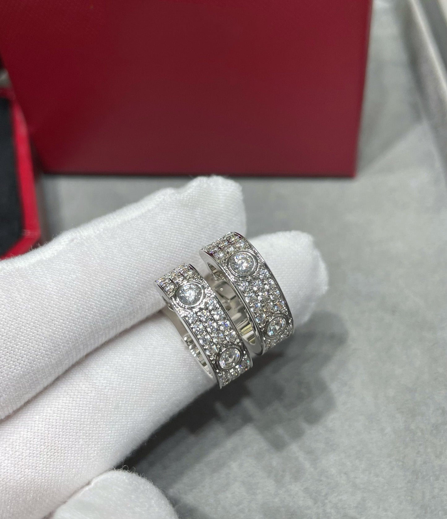 [CharmAmor]LOVE 5.5MM DIAMOND PAVED EARRINGS