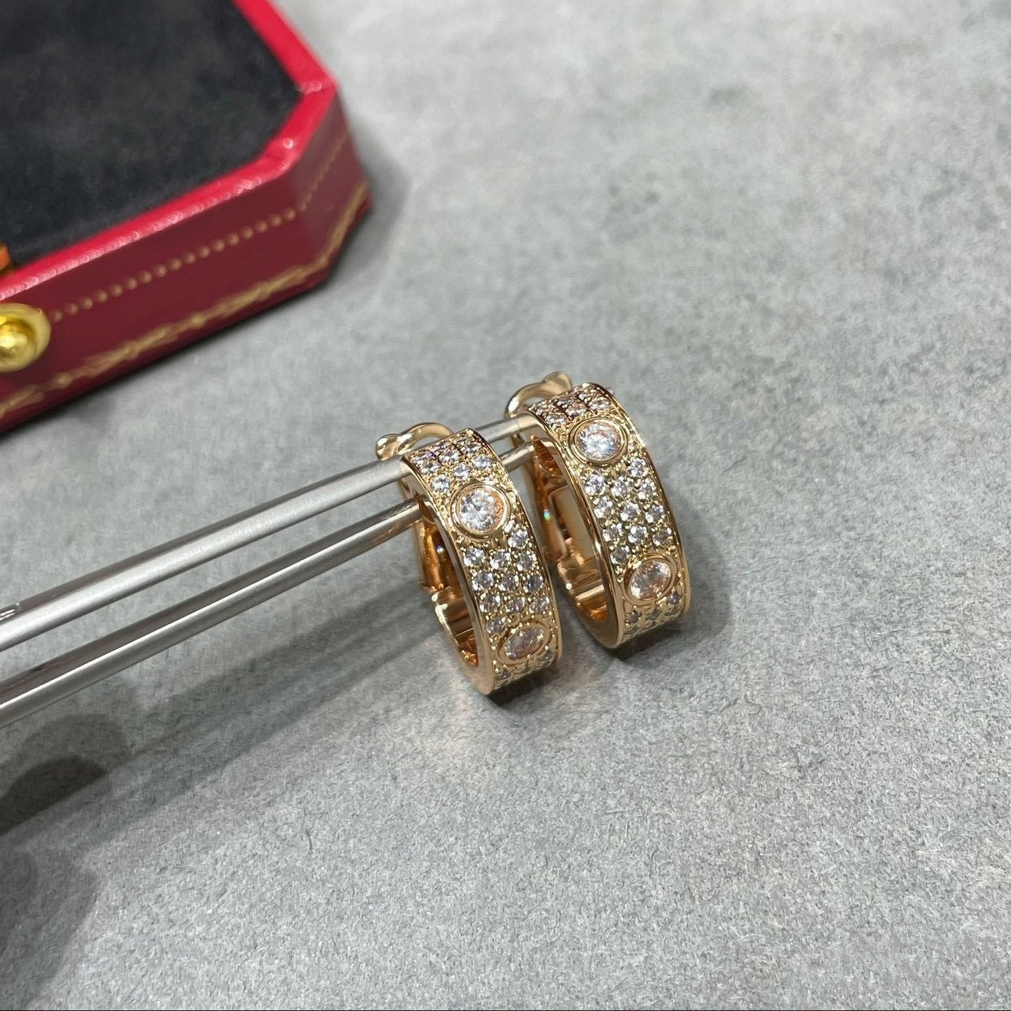 [CharmAmor]LOVE 5.5MM DIAMOND PAVED EARRINGS