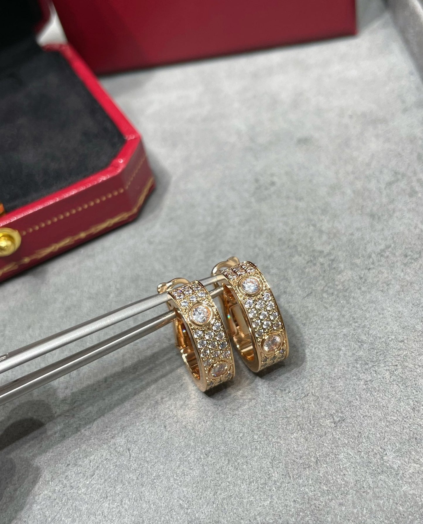 [CharmAmor]LOVE 5.5MM DIAMOND PAVED EARRINGS