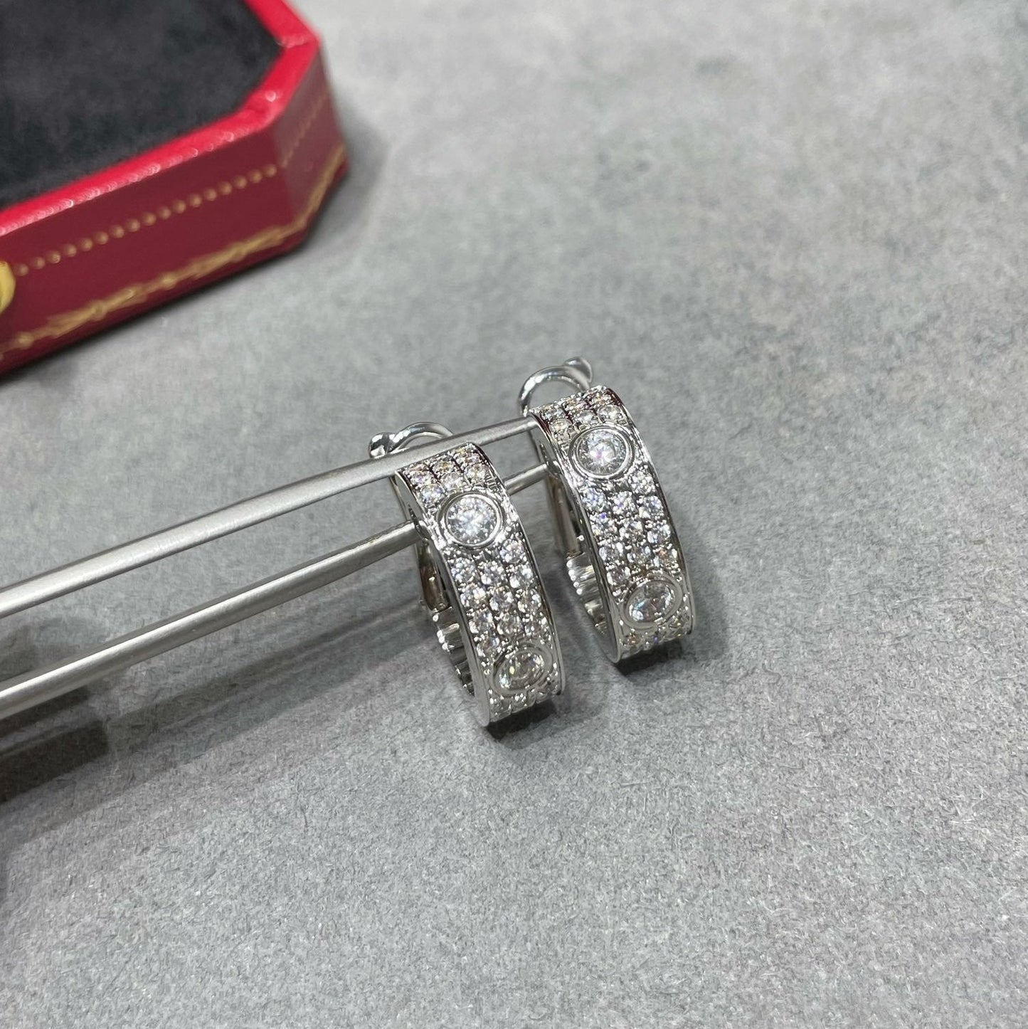 [CharmAmor]LOVE 5.5MM DIAMOND PAVED EARRINGS