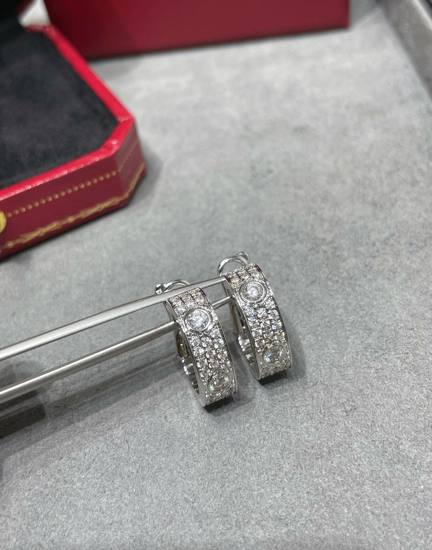 [CharmAmor]LOVE 5.5MM DIAMOND PAVED EARRINGS