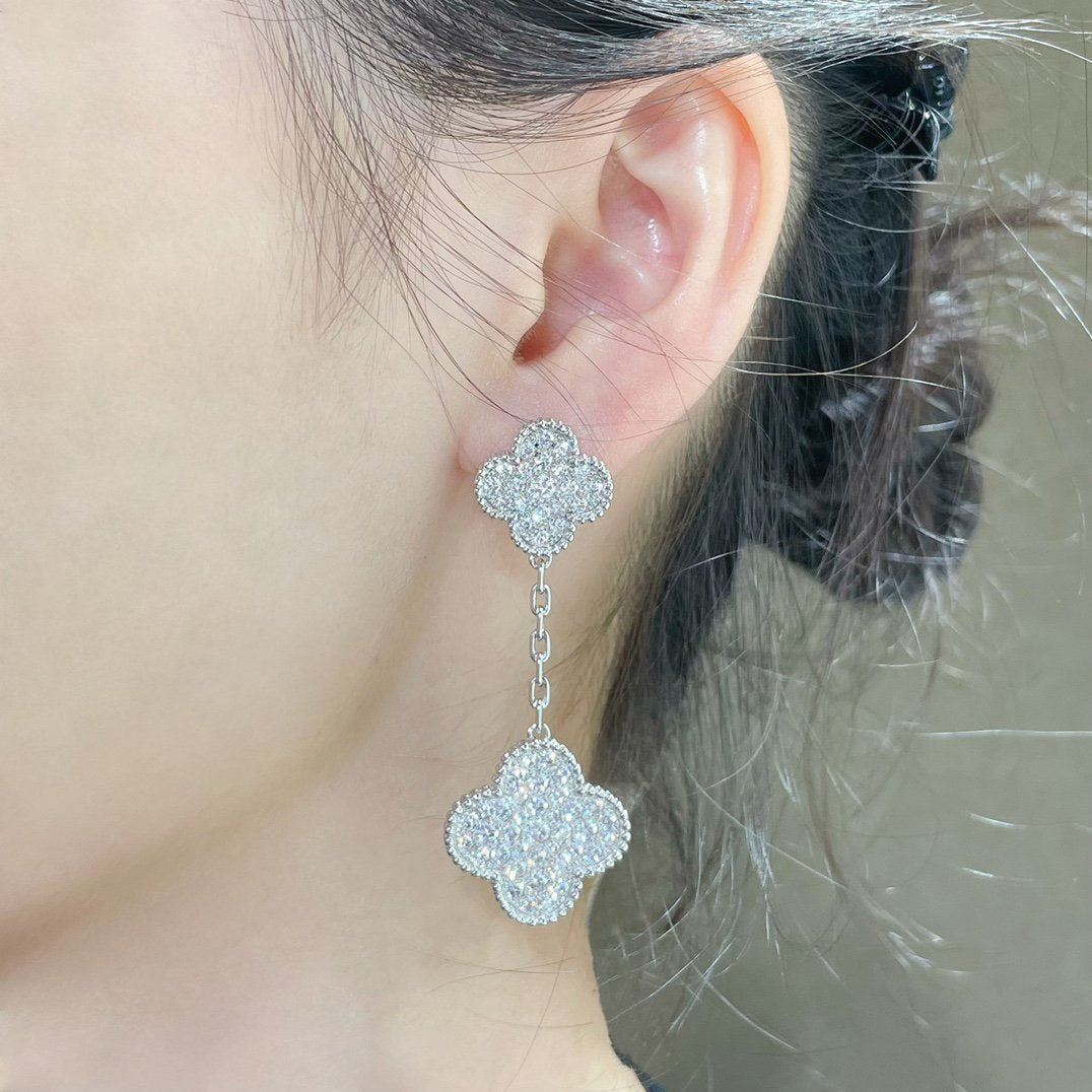 [CharmAmor]CLOVER 2 MOTIFS DIAMOND PAVED SILVER EARRINGS