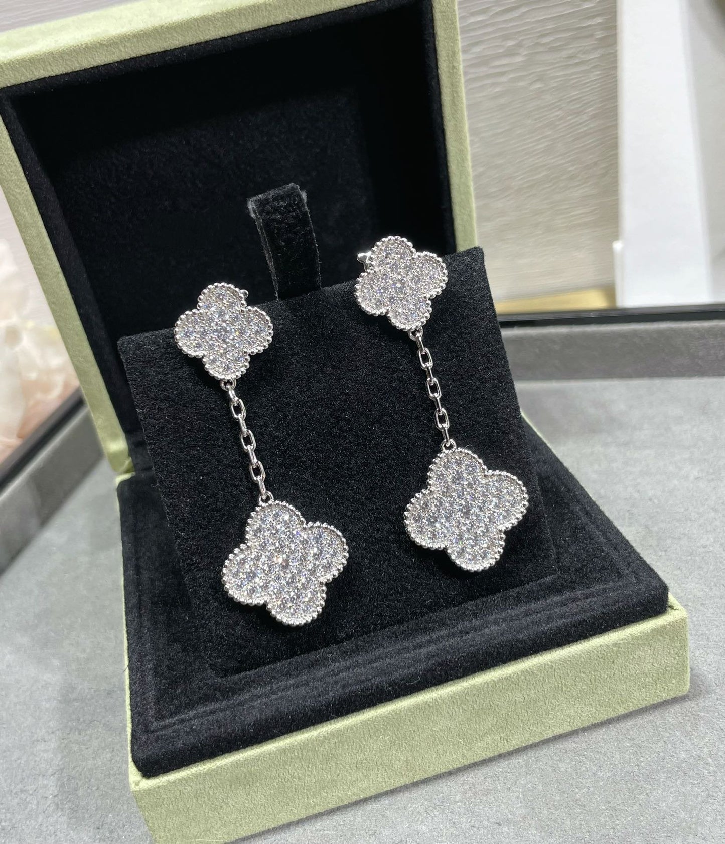 [CharmAmor]CLOVER 2 MOTIFS DIAMOND PAVED SILVER EARRINGS